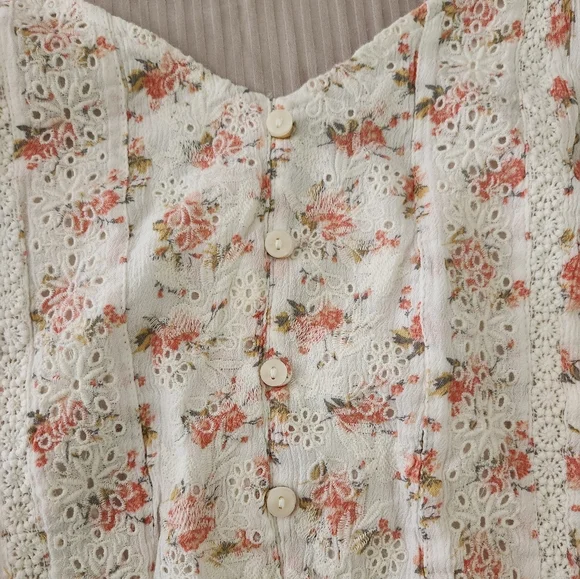 Small American Eagle floral Crop Top - Picture 5 of 13